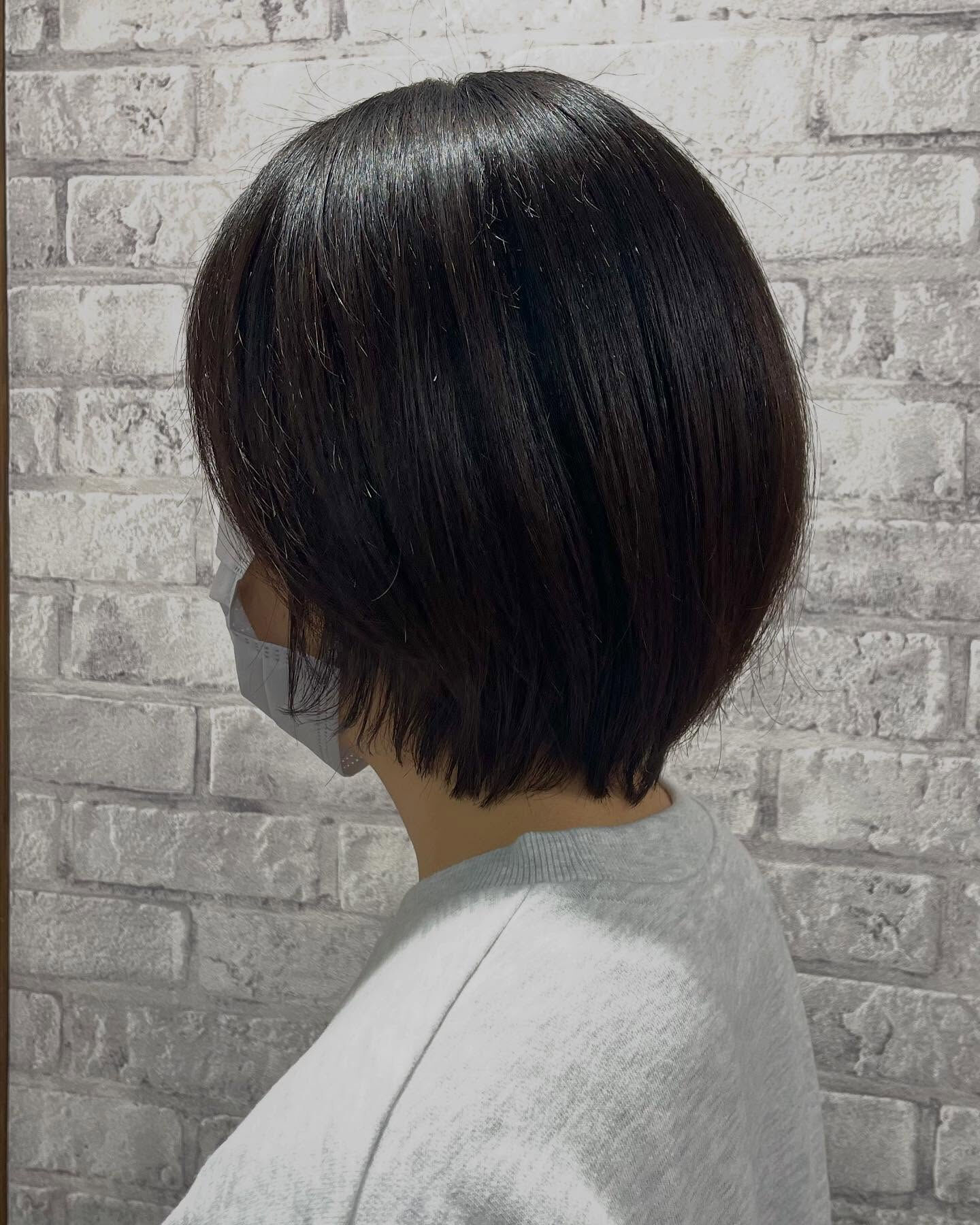 大人女性の丸みショートボブ