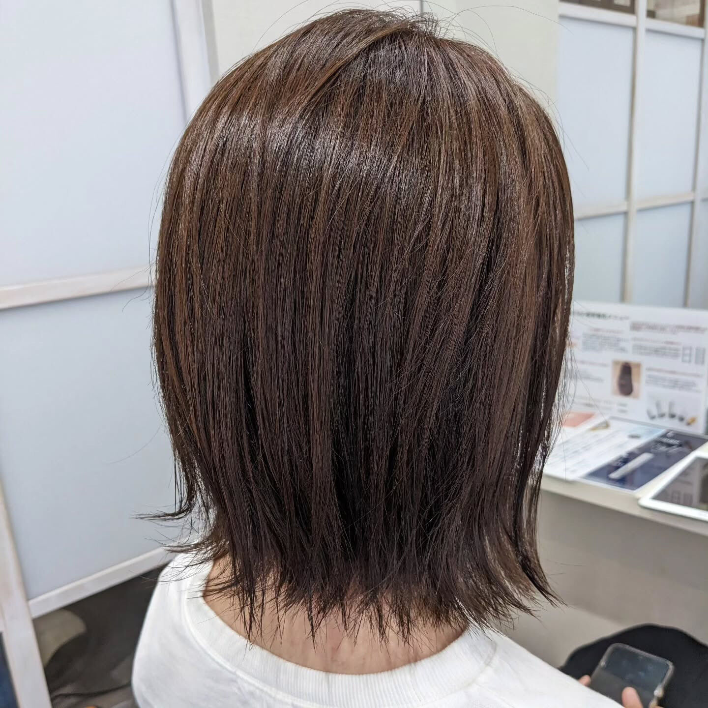外ハネミディアムヘア