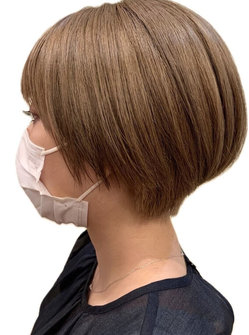 広がりやすい髪質でも手ぐしで乾かすだけでまとまるショートヘア