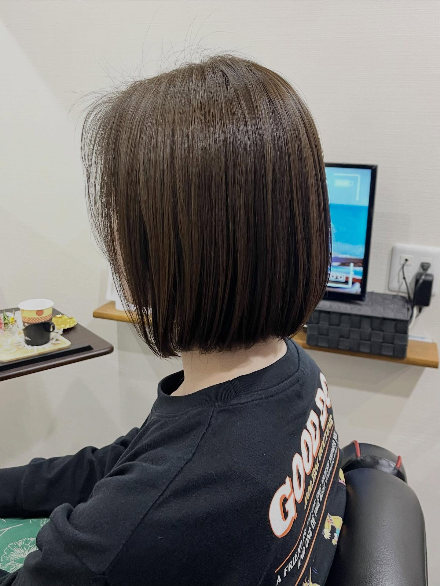 赤みのないオリーブベージュカラー