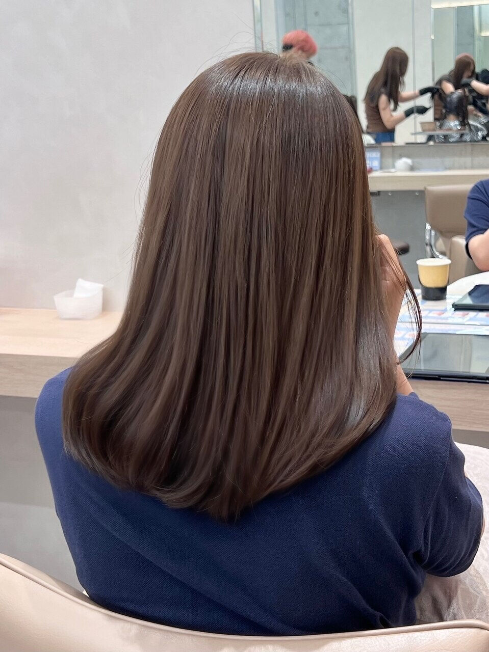縮毛矯正とグレージュカラーでツヤツヤサラサラヘアに