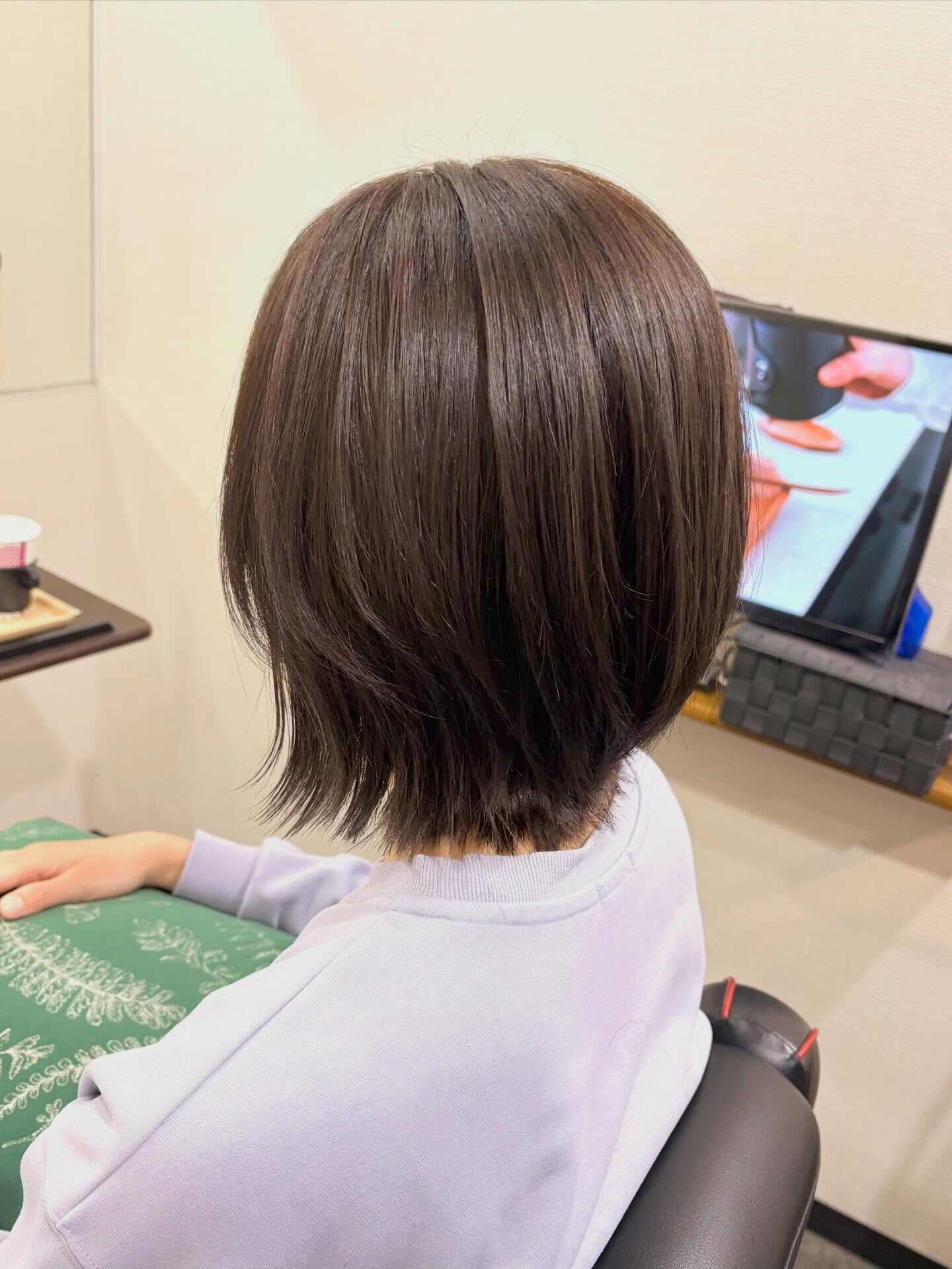 白髪染めで暗めのカラーを、オシャレ染とハイライト白髪ぼかしに