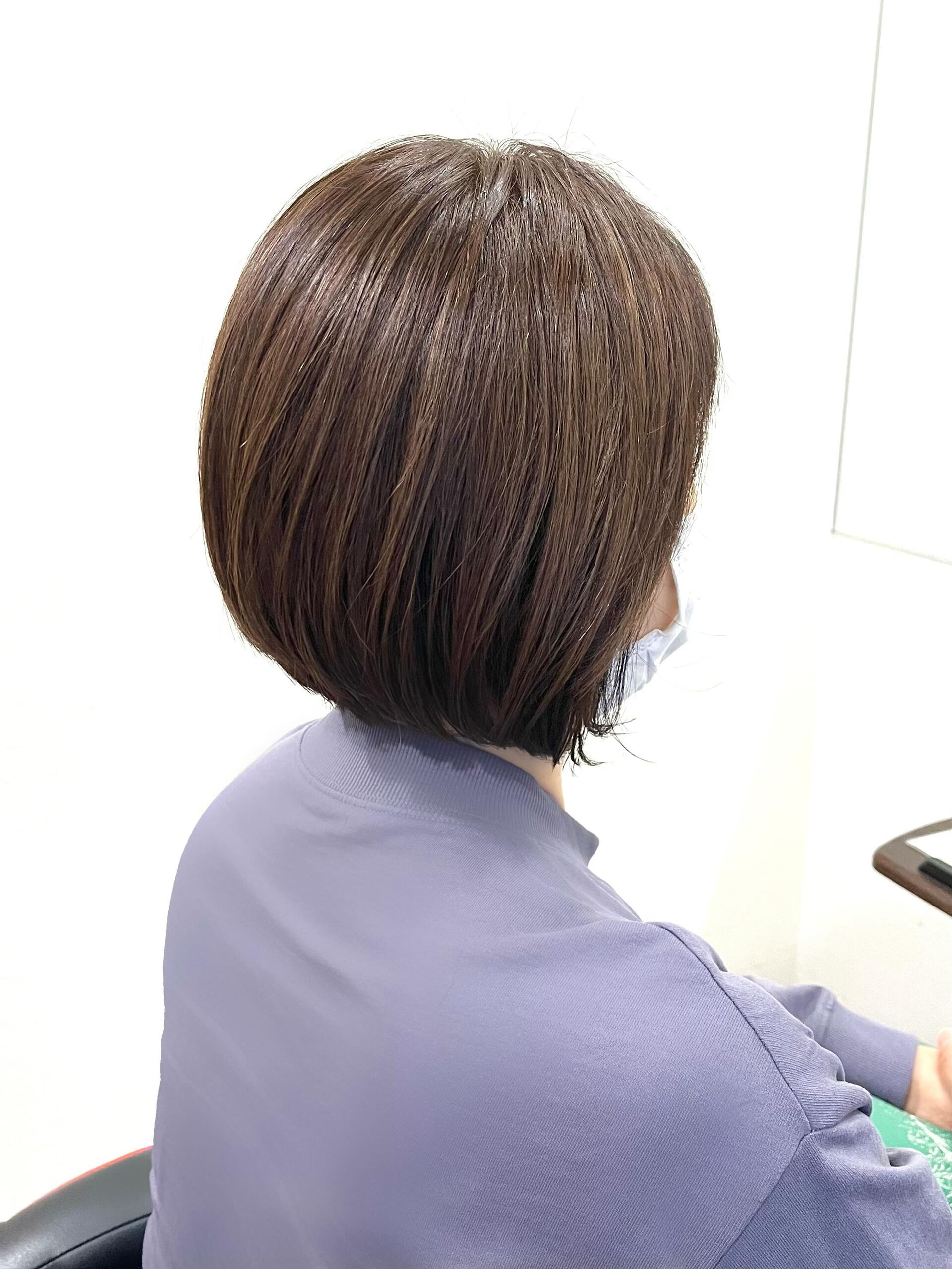 ベージュカラー×前下りショートボブ